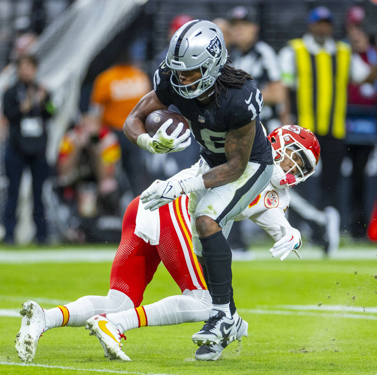 Raiders wide receiver Jakobi Meyers (16) shakes off a tackle by Kansas City Chiefs safety Deon ...