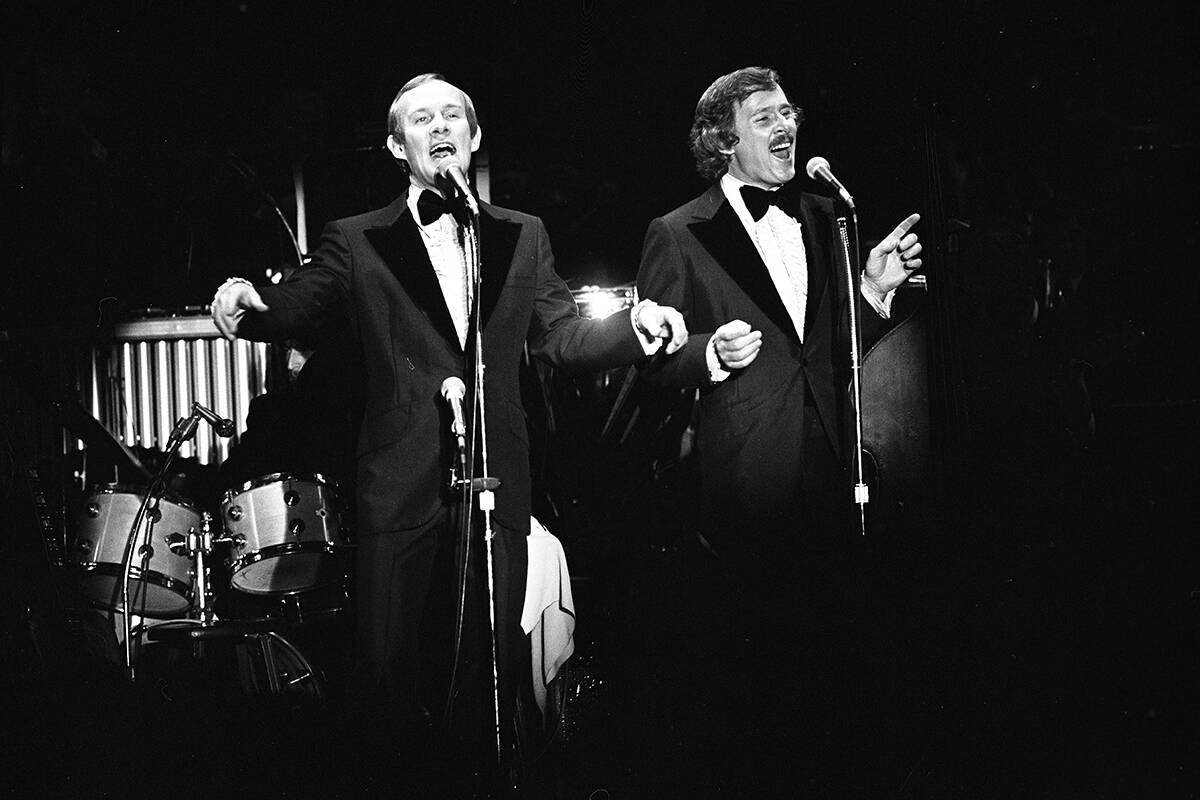 The Smothers Brothers on stage at the Riviera on May 1, 1975. (David Lees/Las Vegas News Bureau)