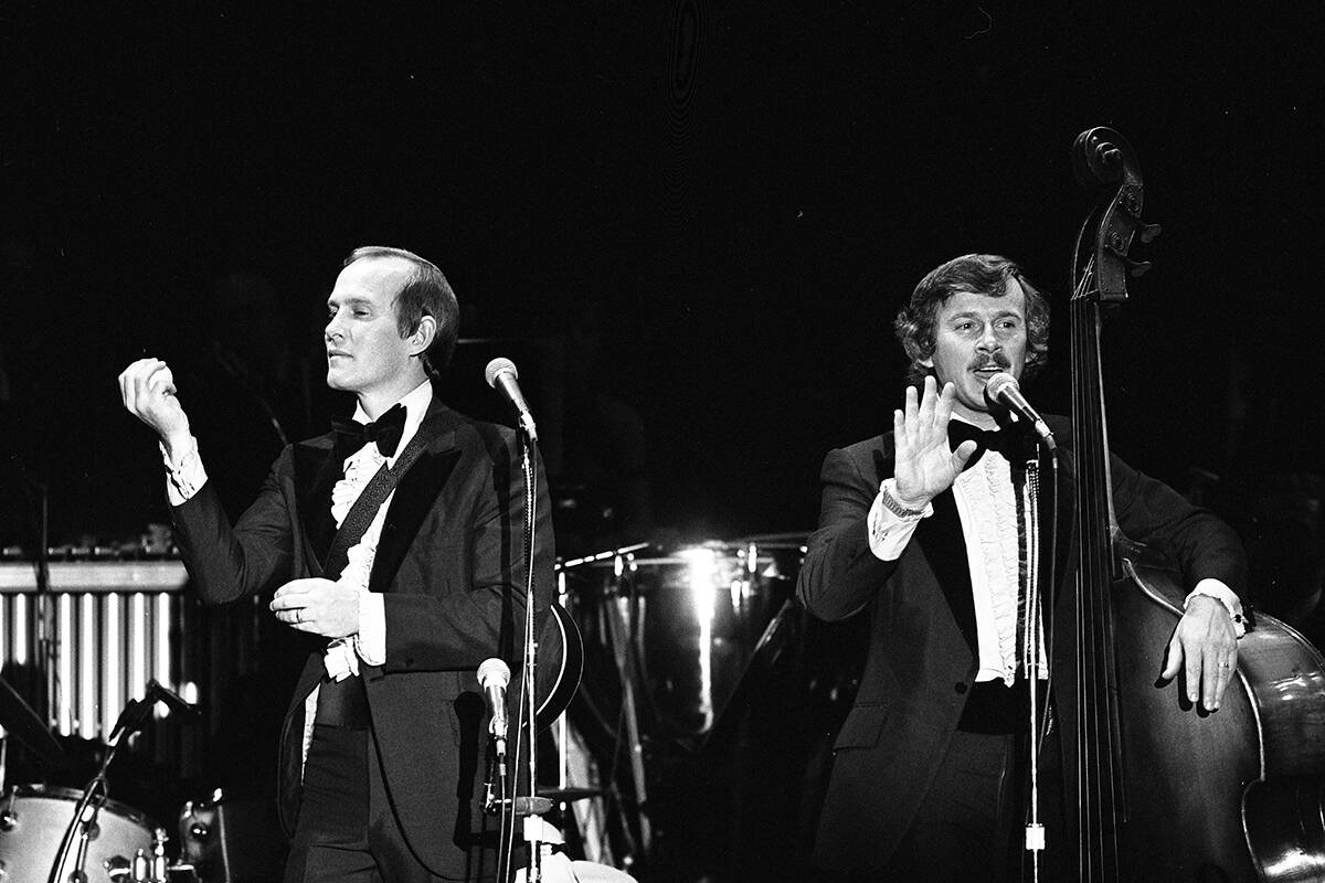 The Smothers Brothers on stage at the Riviera on May 1, 1975. (David Lees/Las Vegas News Bureau)