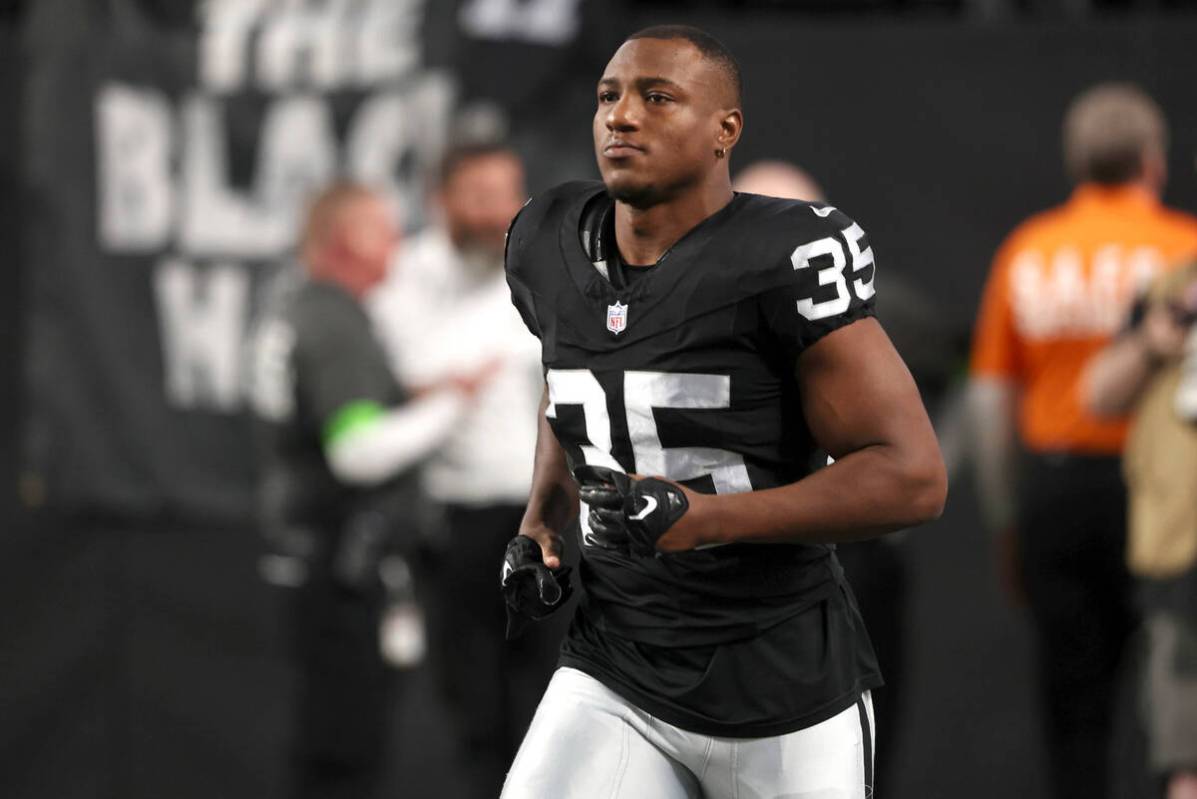 Las Vegas Raiders running back Zamir White (35) warms up before an NFL football game against th ...