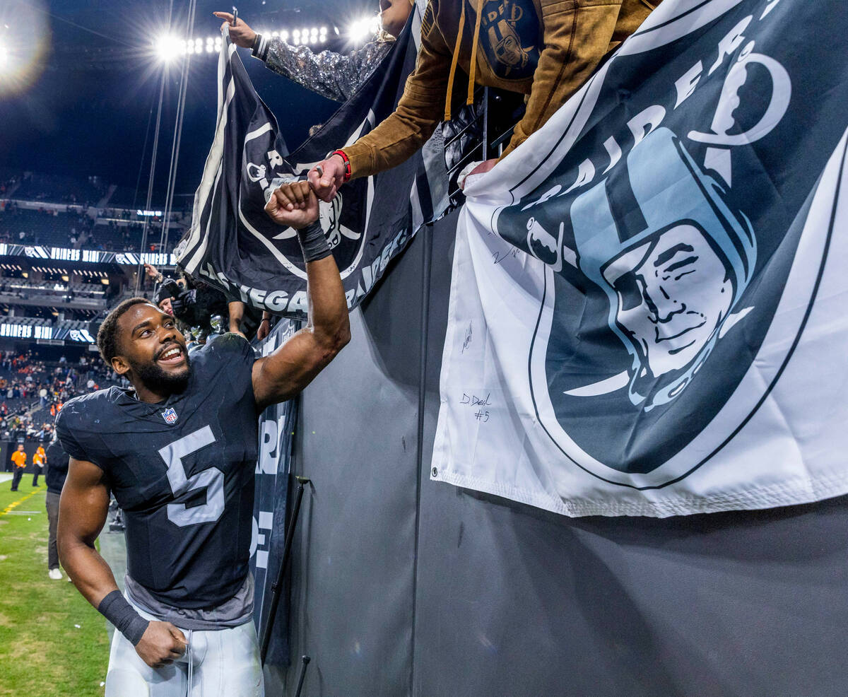 Raiders linebacker Divine Deablo (5) greets fans after defeating the Denver Broncos 27-14 follo ...