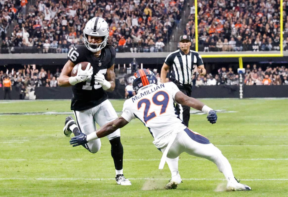 Raiders wide receiver Jakobi Meyers (16) avoids a tackle from Denver Broncos cornerback Ja'Quan ...