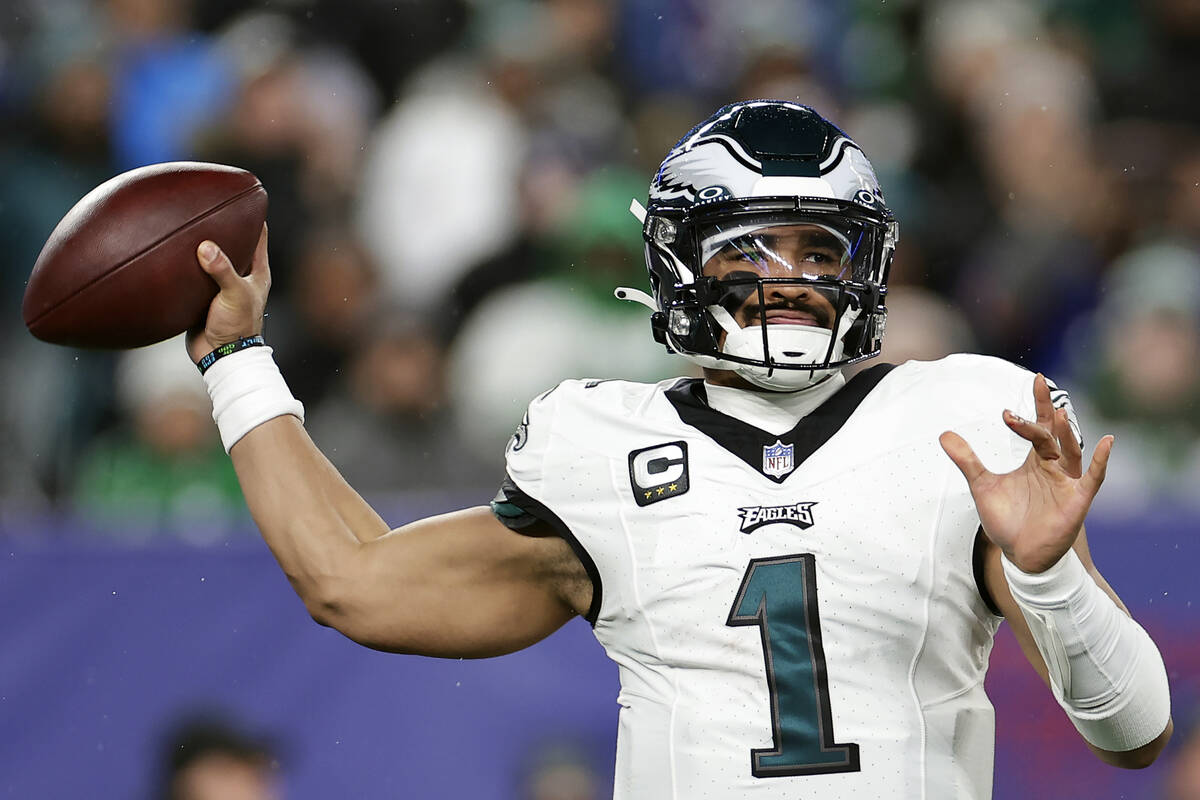 Philadelphia Eagles quarterback Jalen Hurts (1) in action against the New York Giants during an ...