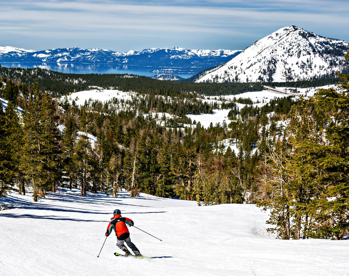 Skier carves a turn on the Lakeside run at Mount Rose. (Maria Coulson/Special to the Las Vegas ...