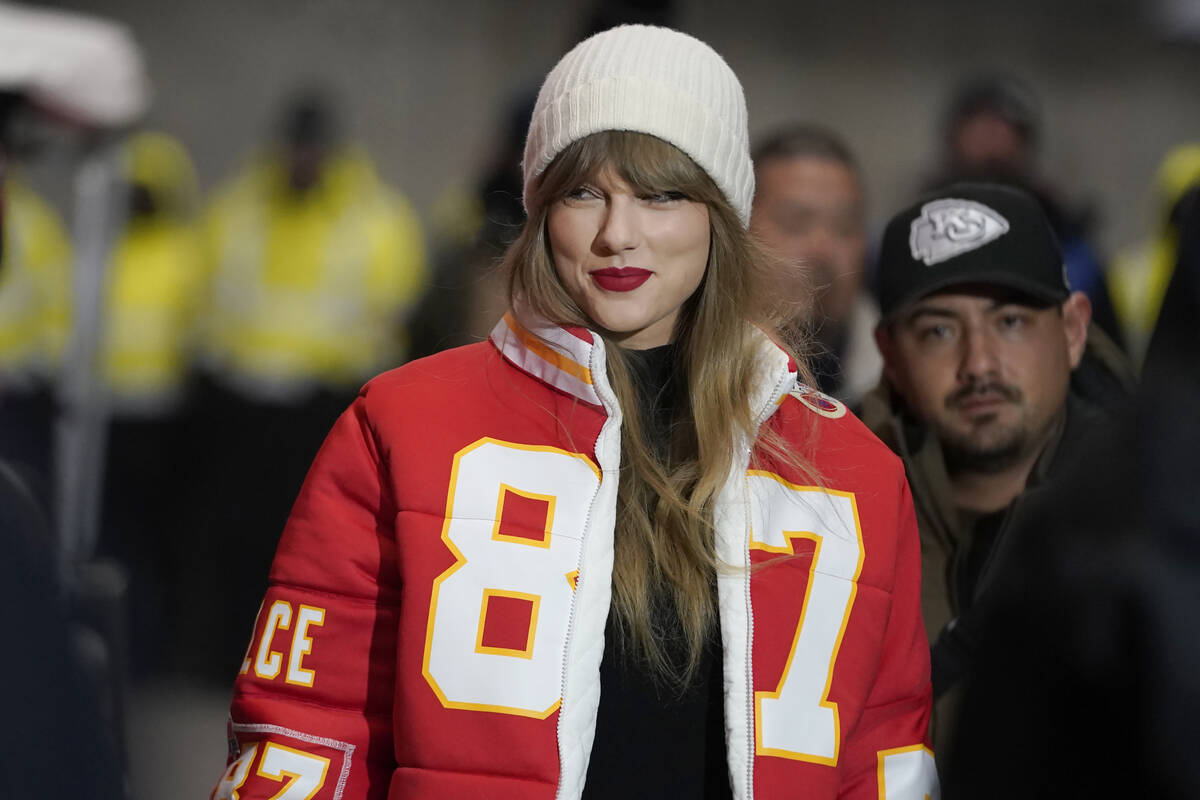 Taylor Swift wears a Kansas City Chiefs tight end Travis Kelce jacket as she arrives before an ...