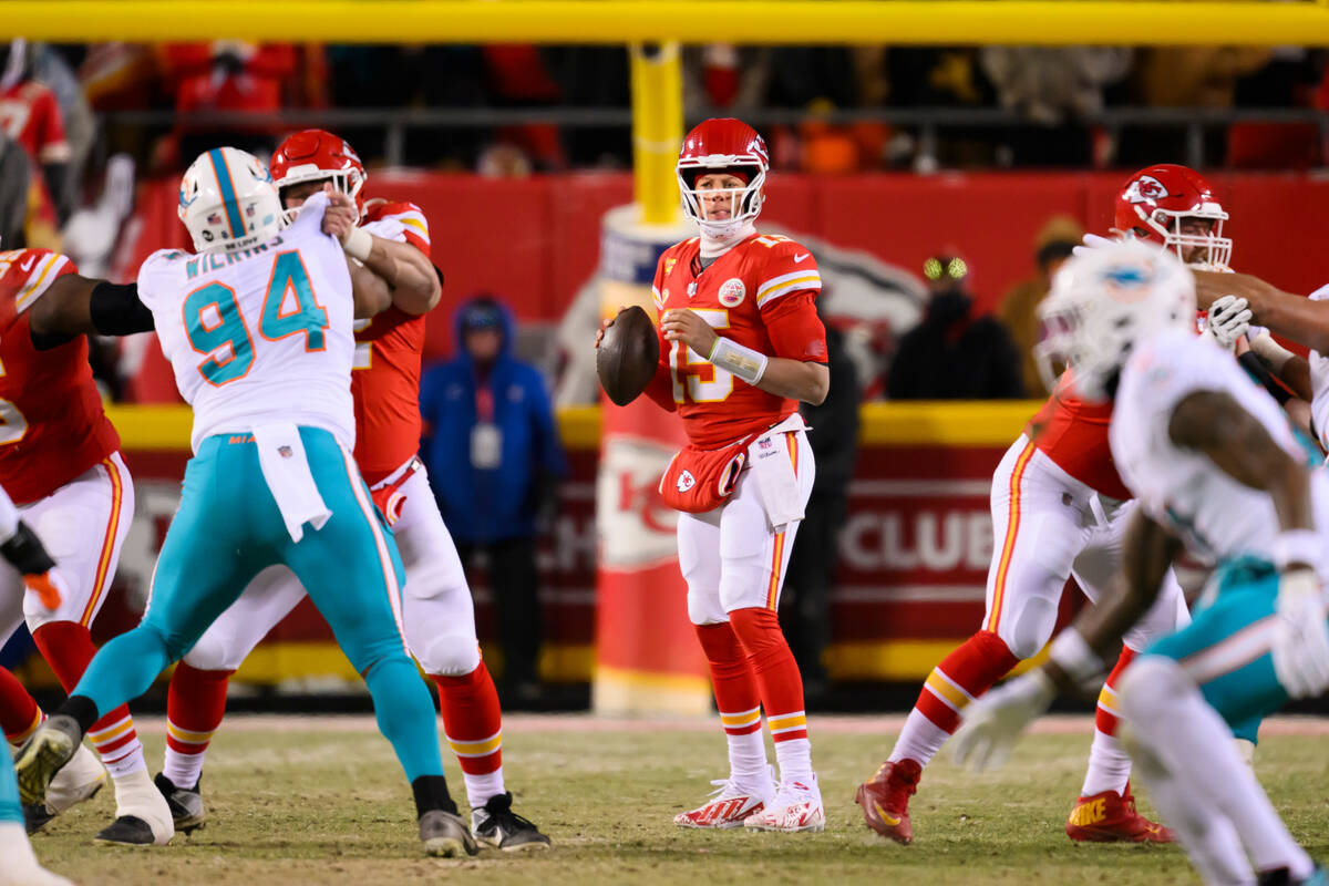 Kansas City Chiefs quarterback Patrick Mahomes (15) had plenty of time to look for an open rece ...