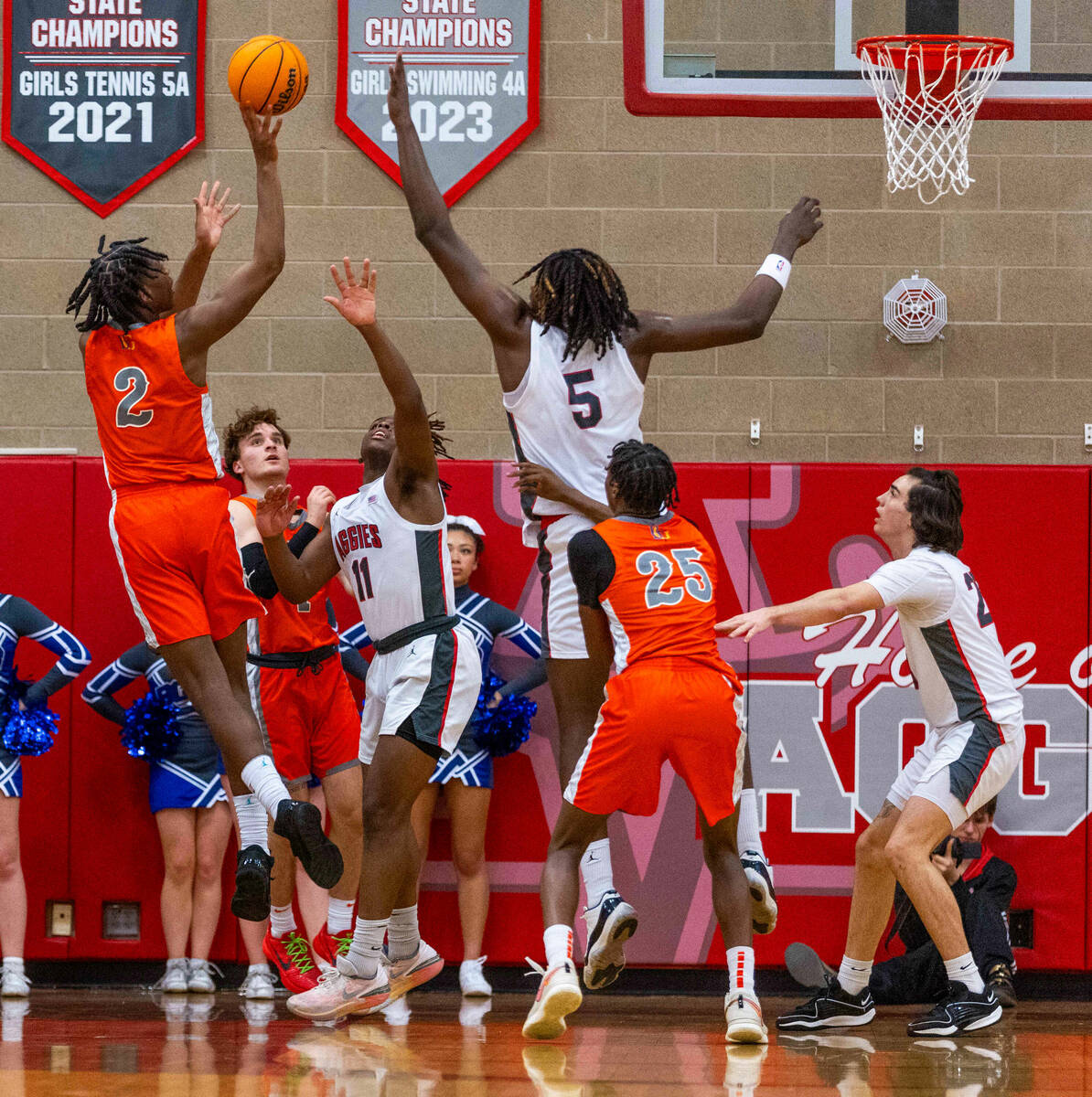 Bishop Gorman forward Jett Washington (2) elevates to shoot over Arbor View forward Brian &#x20 ...