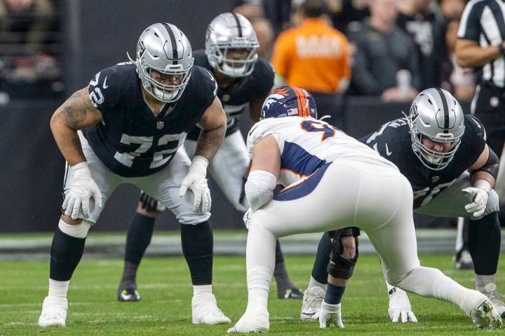 Raiders offensive tackle Jermaine Eluemunor (72) lines up opposite Denver Broncos defensive end ...