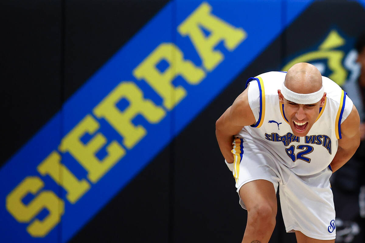 Sierra Vista center Xavion Staton (32) celebrates after scoring during the first half of a high ...