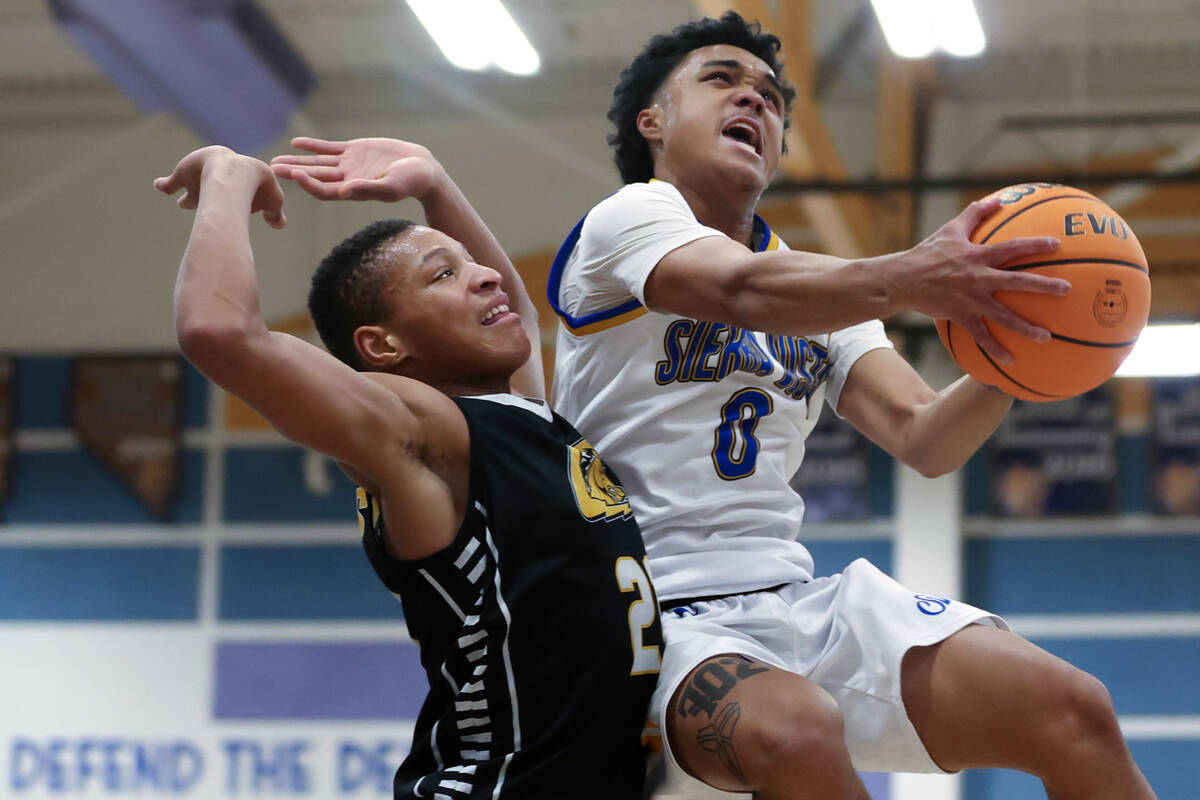 Sierra Vista guard Ej Dacuma (0) shoots against Clark guard De'Shaun Tolever (21) during the fi ...