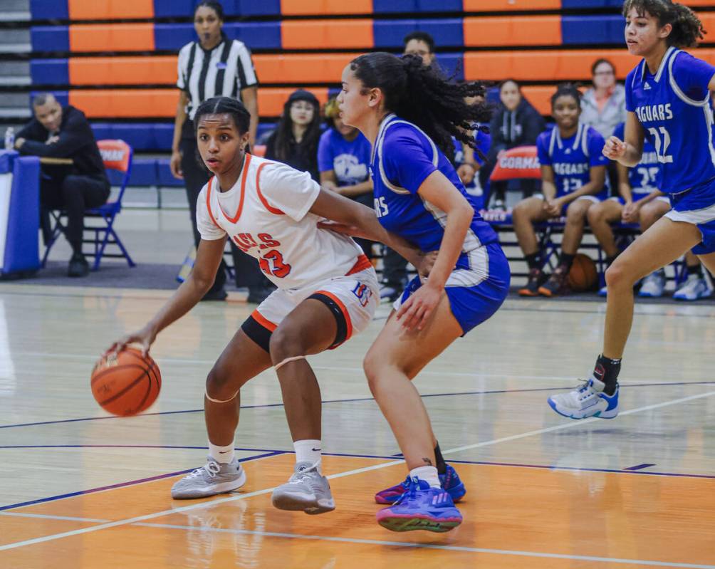 Bishop Gorman’s Neenah Webster (33) tries to get past Desert Pines’ Alanna Jackso ...