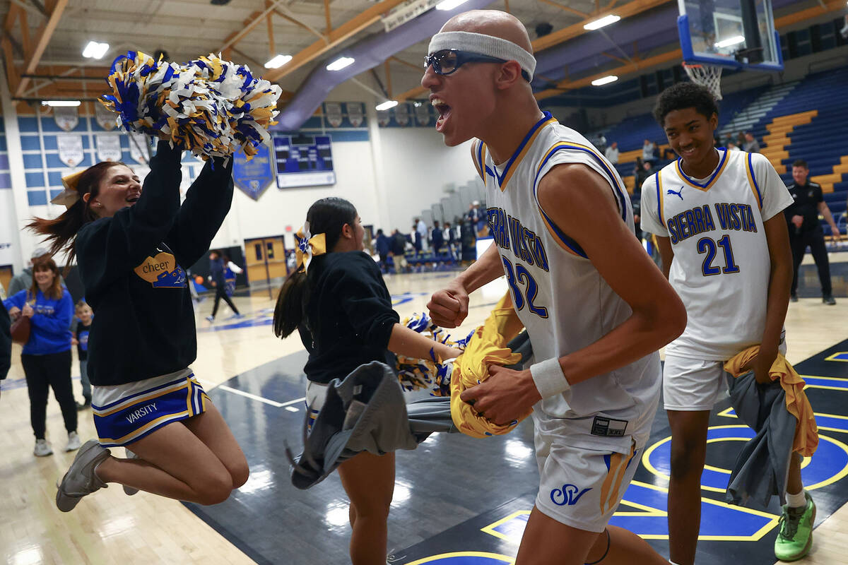 Sierra Vista center Xavion Staton (32) celebrates while leaving the court after winning a Class ...