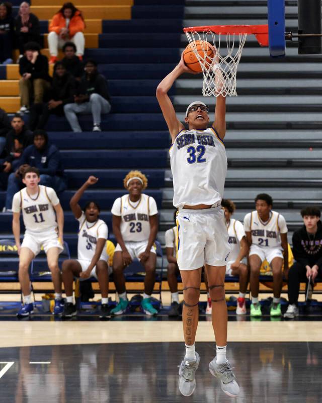 Sierra Vista center Xavion Staton (32) jumps to dunk during a Class 4A first round playoff high ...