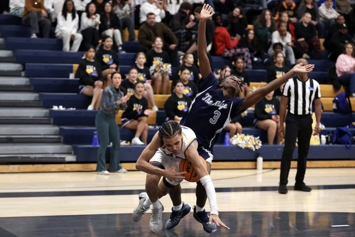 Sierra Vista guard Khamari Taylor (3) drives toward the hoop but collides with Shadow Ridge gua ...