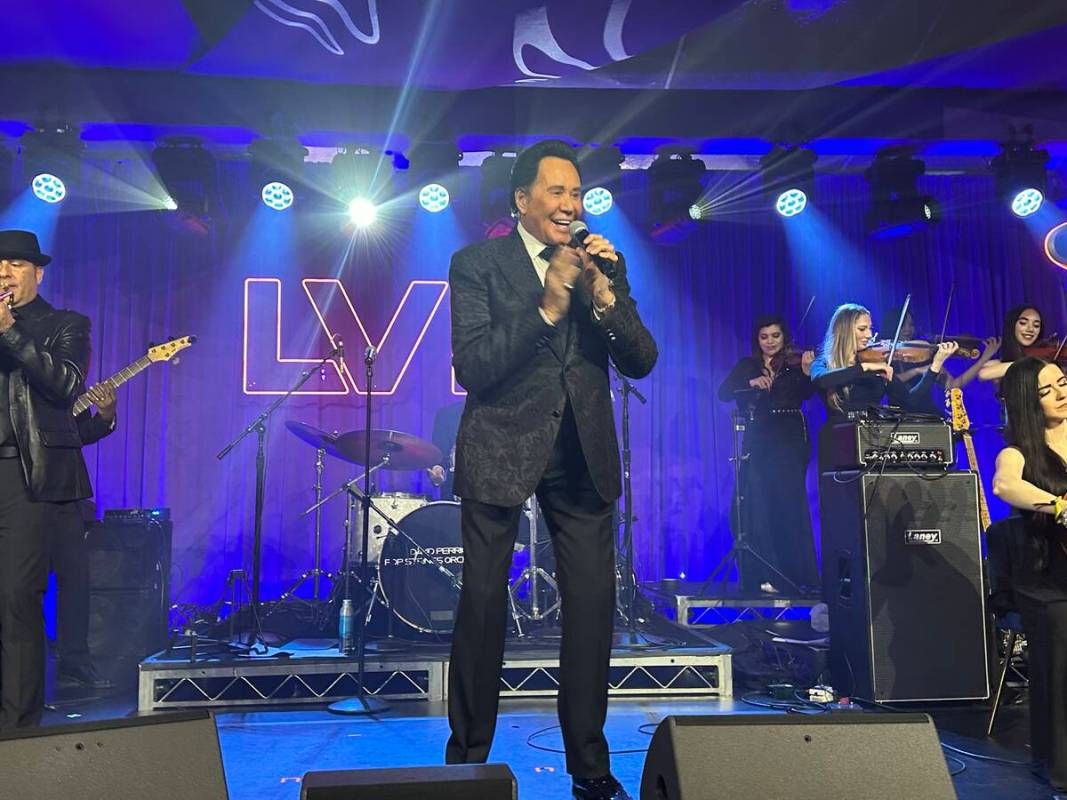 Wayne Newton and David Perrico and the Raiders House Band perform at the Super Bowl weekend Com ...