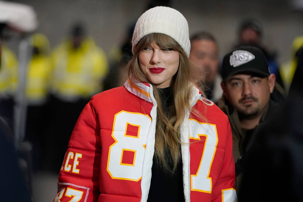 Taylor Swift wears a Kansas City Chiefs tight end Travis Kelce jacket as she arrives before an ...