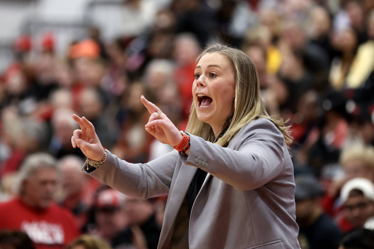 UNLV Lady Rebels head coach Lindy La Rocque calls plays from the sidelines during the second ha ...