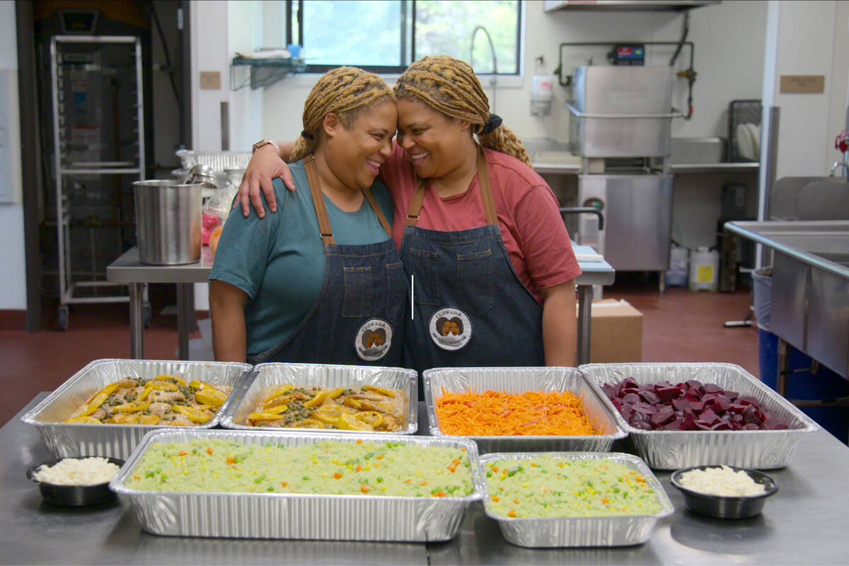 Chefs Pam and Wendy Drew, identical twins, in a scene from Netflix's "You Are What You Eat ...