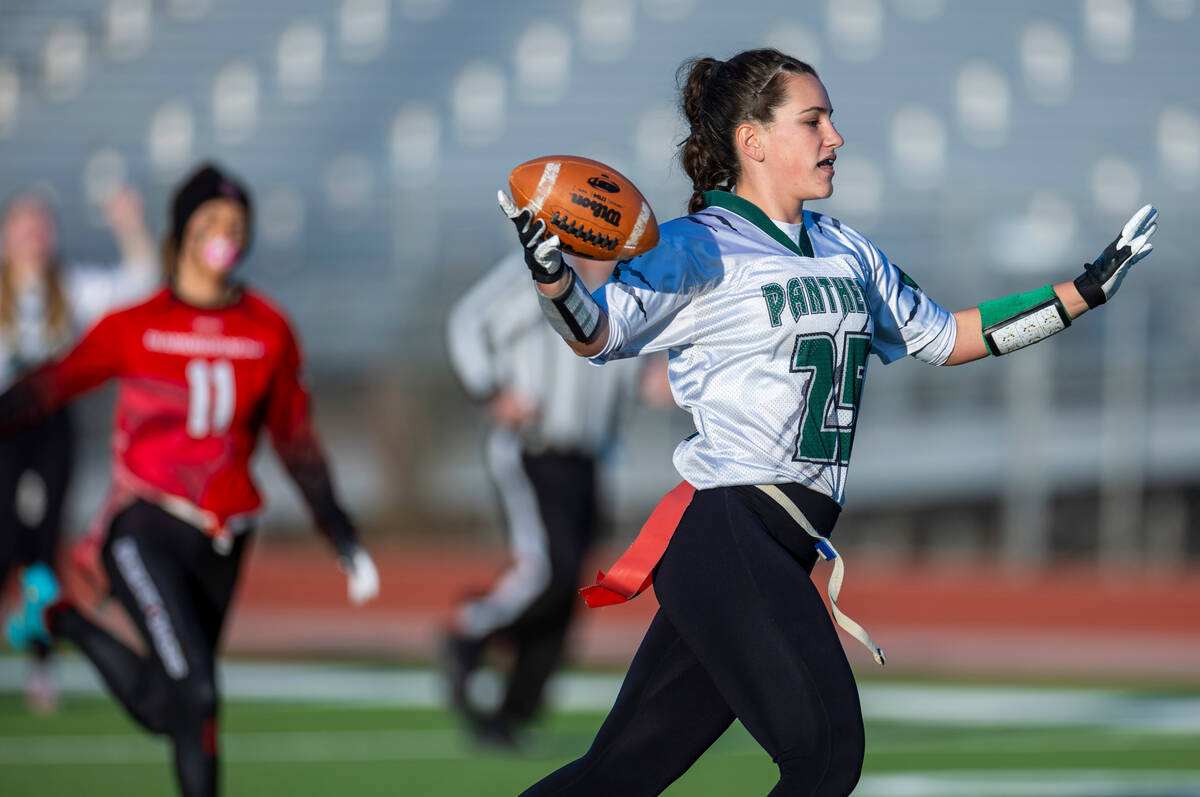 Palo Verde receiver Olivia Perkins (25) scores on a long catch over Desert Oasis during the fir ...