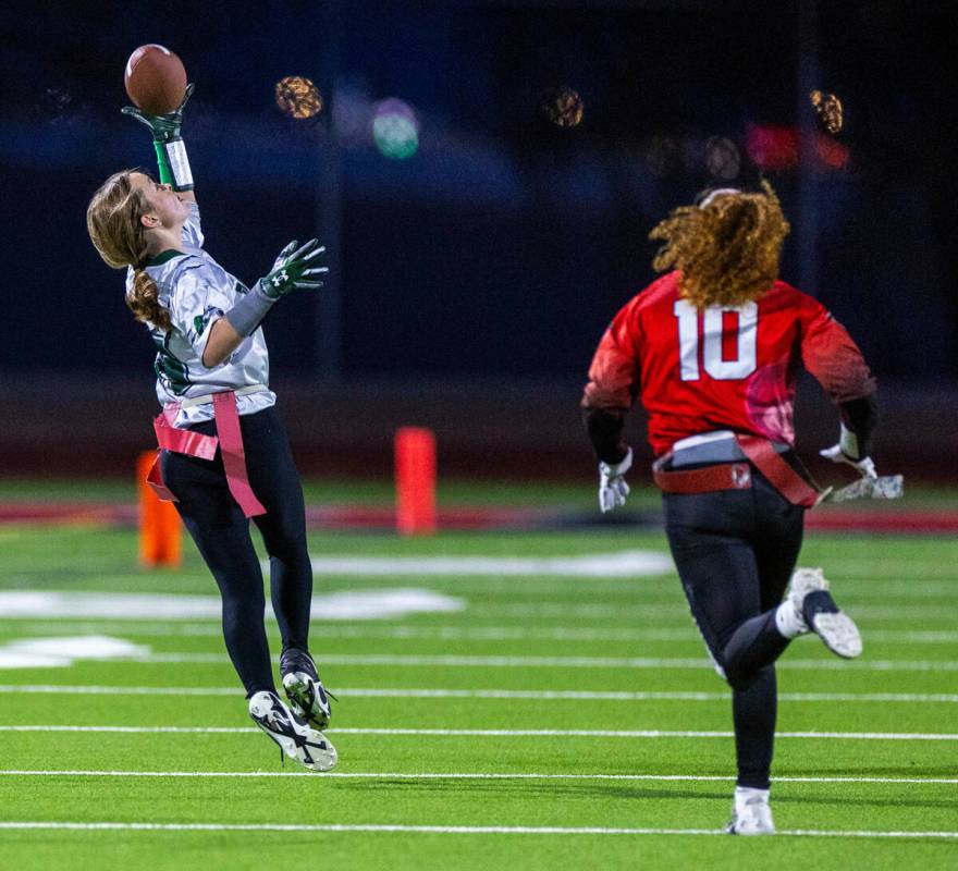 Palo Verde defender Alexis Manzo (15) extends for an interception attempt as the pass is thrown ...