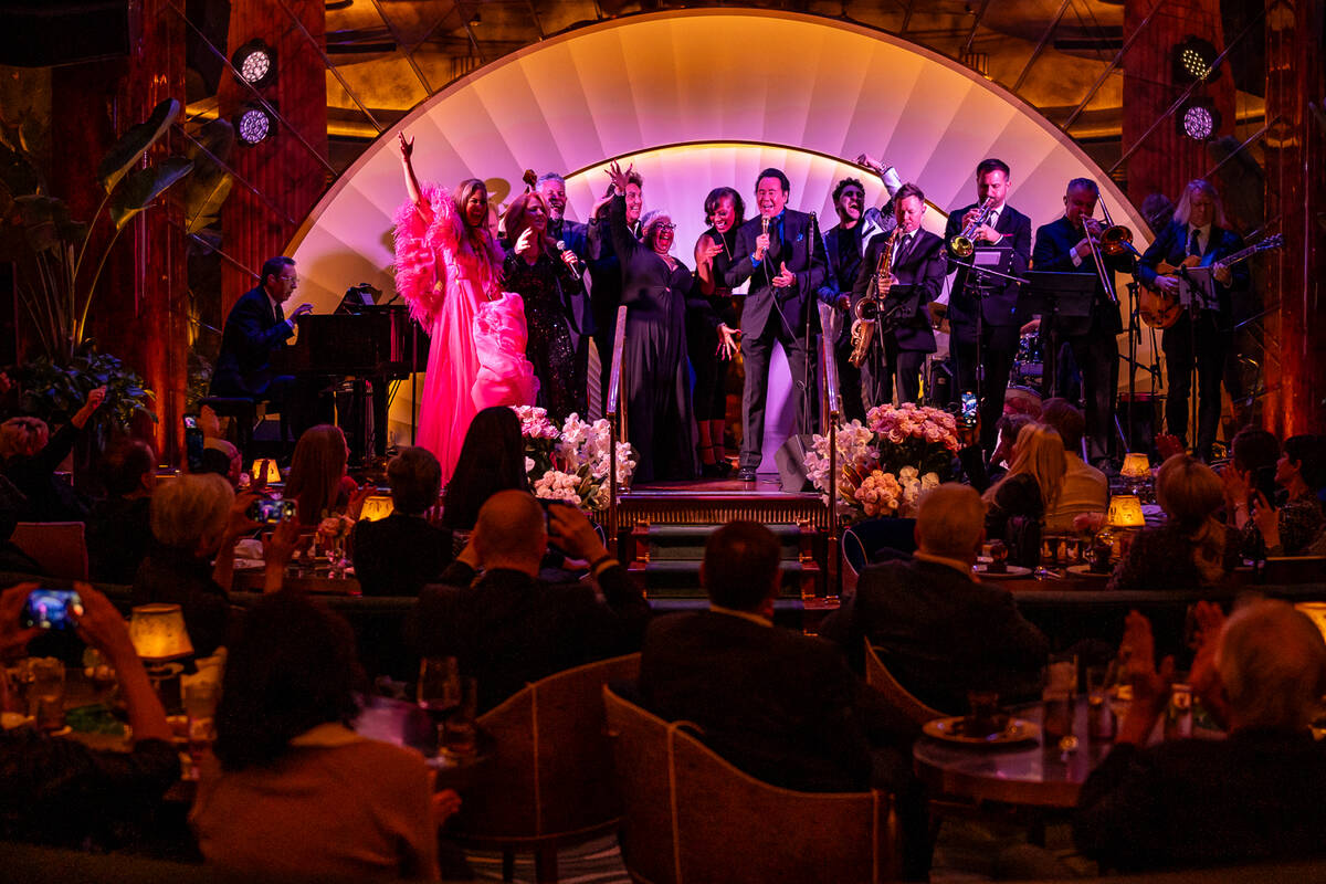 Wayne Newton is joined by Las Vegas entertainers at Delilah at Wynn for a rendition of "Viva La ...