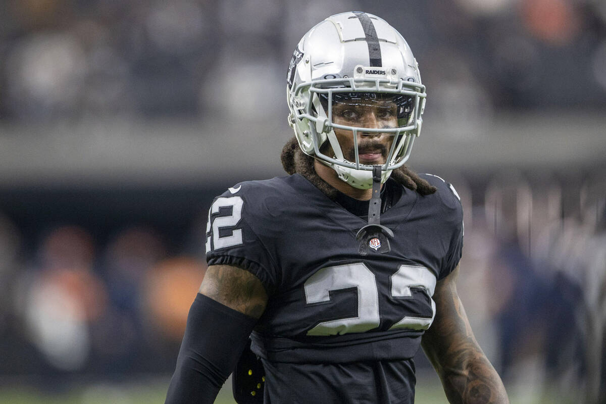 Raiders running back Ameer Abdullah (22) warms up before an NFL game against the Denver Broncos ...