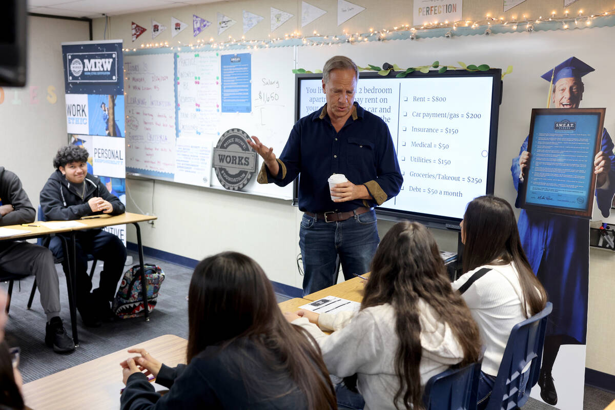 Mike Rowe of “Dirty Jobs” talks to students in a freshman studies class about a first-of-it ...