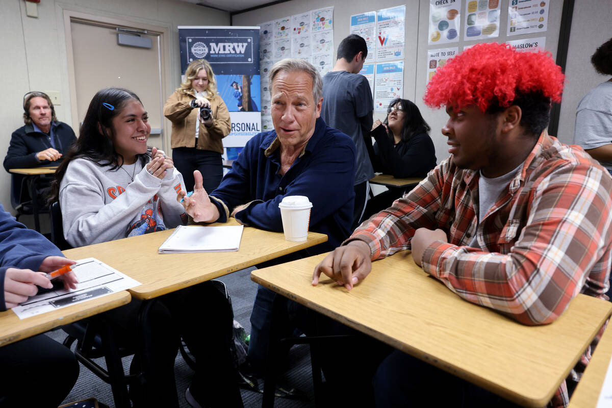Mike Rowe of “Dirty Jobs” talks with students Yalitzi Muro, 14, left, and Lyric Rojas, 16, ...