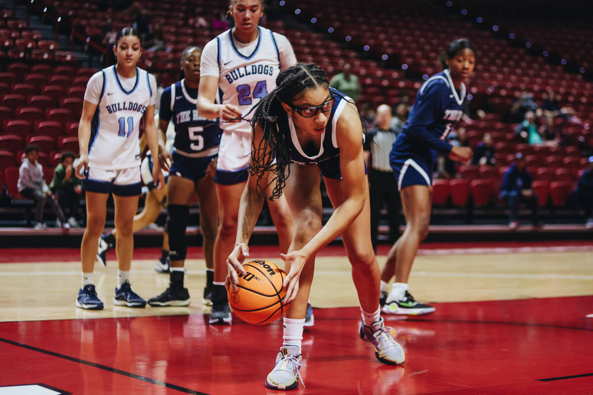 Shadow Ridge power froward Jaslyn Jefferson (10) grabs the ball for a rebound before it goes ou ...