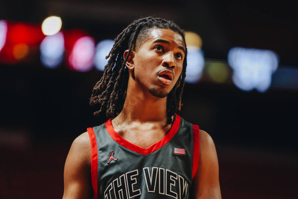 Arbor View’s Sebastian Knox takes a moment during a time out during a Class 5A boys basketbal ...