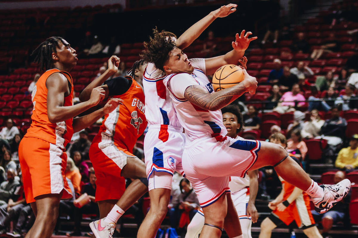 Liberty small forward Andre Porter (5) grabs the ball before Bishop Gorman can rebound during a ...