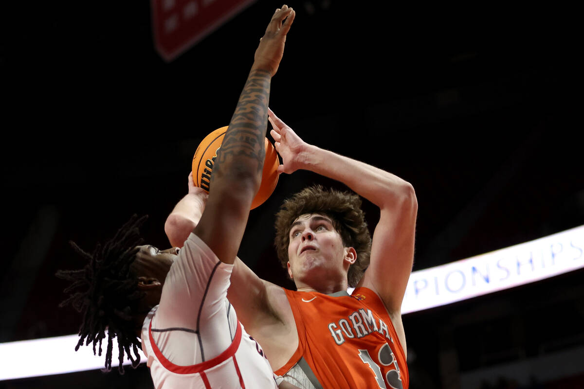 Bishop Gorman's Noah Westbrook (13) shoots against Coronado's Tee Bartlett (13) during the seco ...