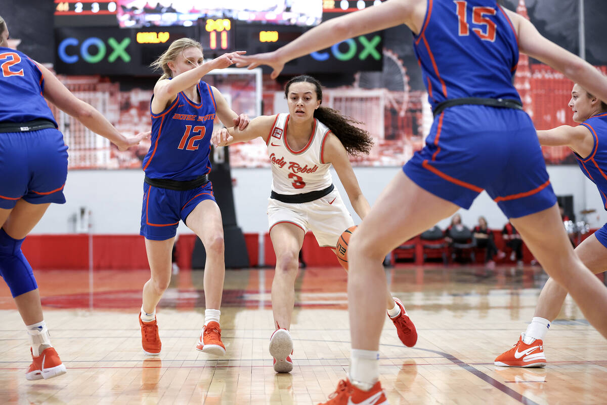 UNLV Lady Rebels guard Kiara Jackson (3) powers toward the hoop against Boise State Broncos gua ...