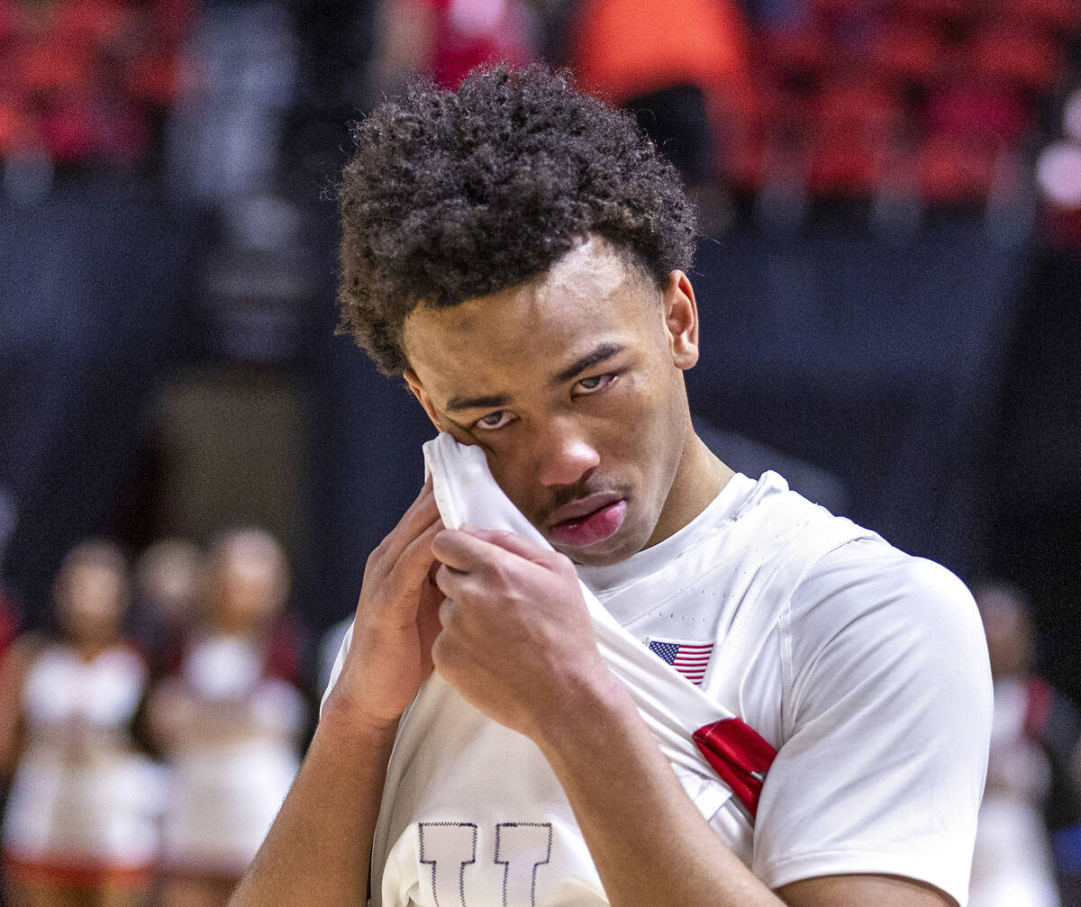 UNLV Rebels guard Dedan Thomas Jr. (11) leaves the court in tears after losing in overtime to t ...