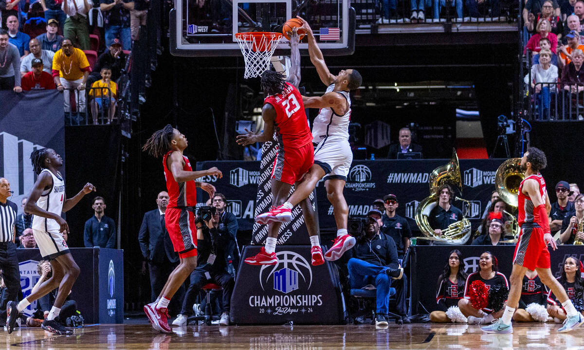 San Diego State Aztecs forward Jaedon LeDee (13) deflects a shot by New Mexico Lobos center Nel ...