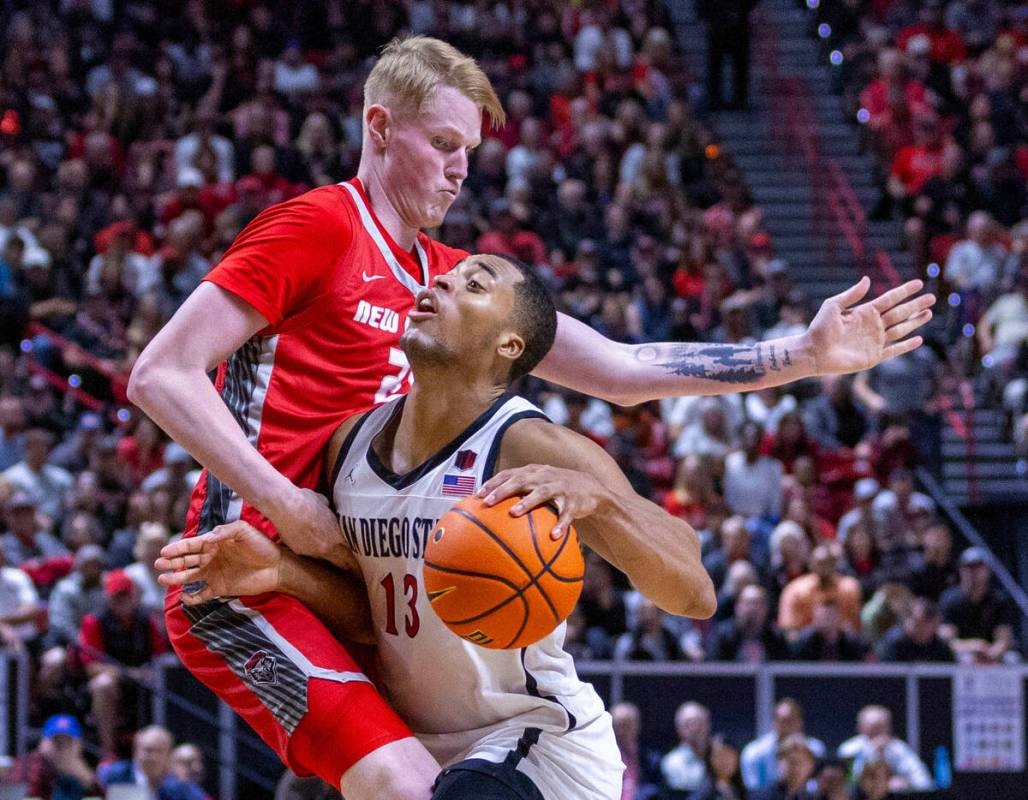 San Diego State Aztecs forward Jaedon LeDee (13) collides into New Mexico Lobos center Sebastia ...