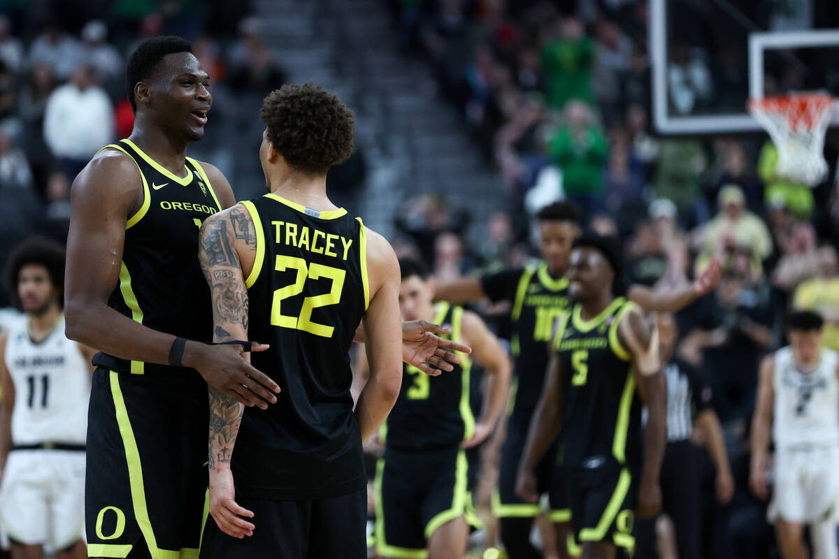 Oregon Ducks center N'Faly Dante (1) and Oregon Ducks guard Jadrian Tracey (22) celebrate durin ...