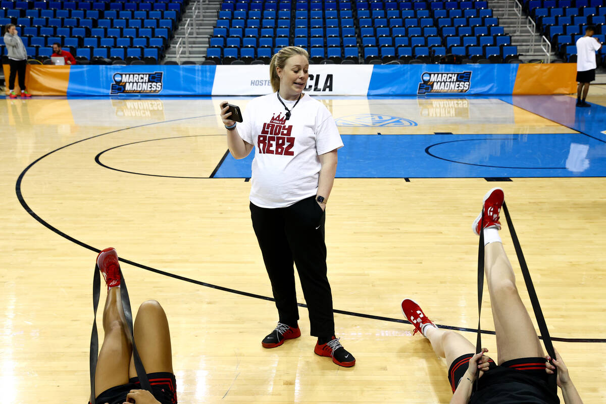 UNLV Lady Rebels head coach Lindy La Rocque chats with her team while they stretch during pract ...