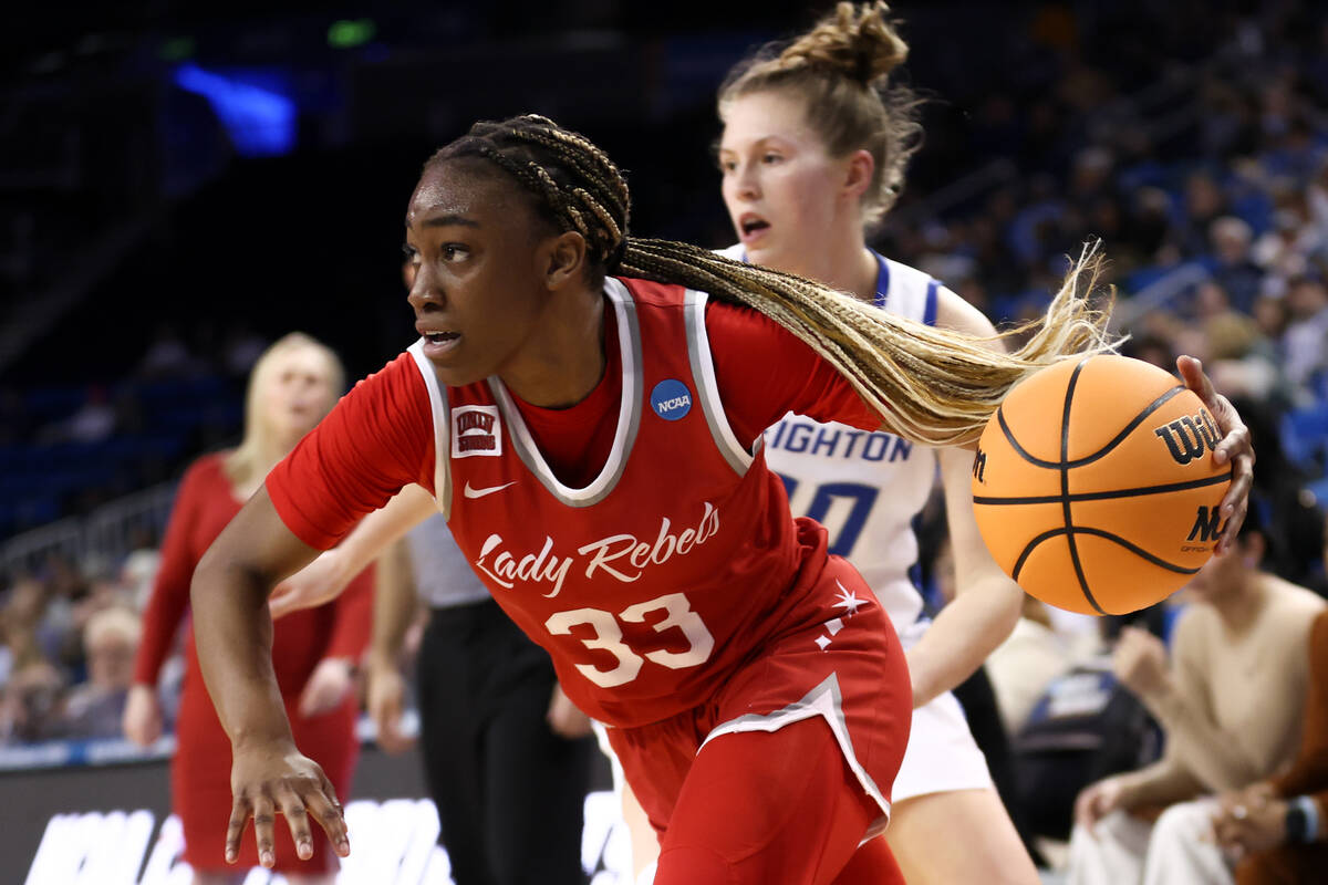 UNLV Lady Rebels guard Amarachi Kimpson (33) drives toward the hoop during the second half of a ...