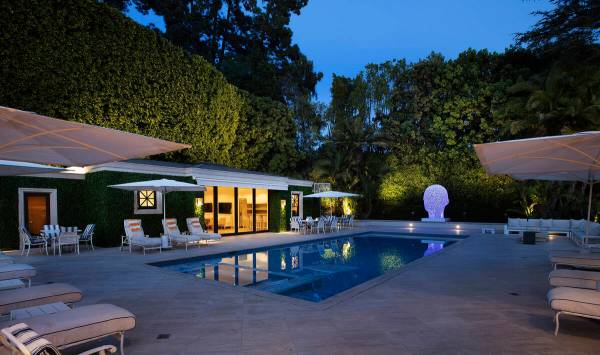 Another view of the exterior of Steve Wynn's Beverly Hills home. (Jim Bartsch/Courtesy of Hilto ...