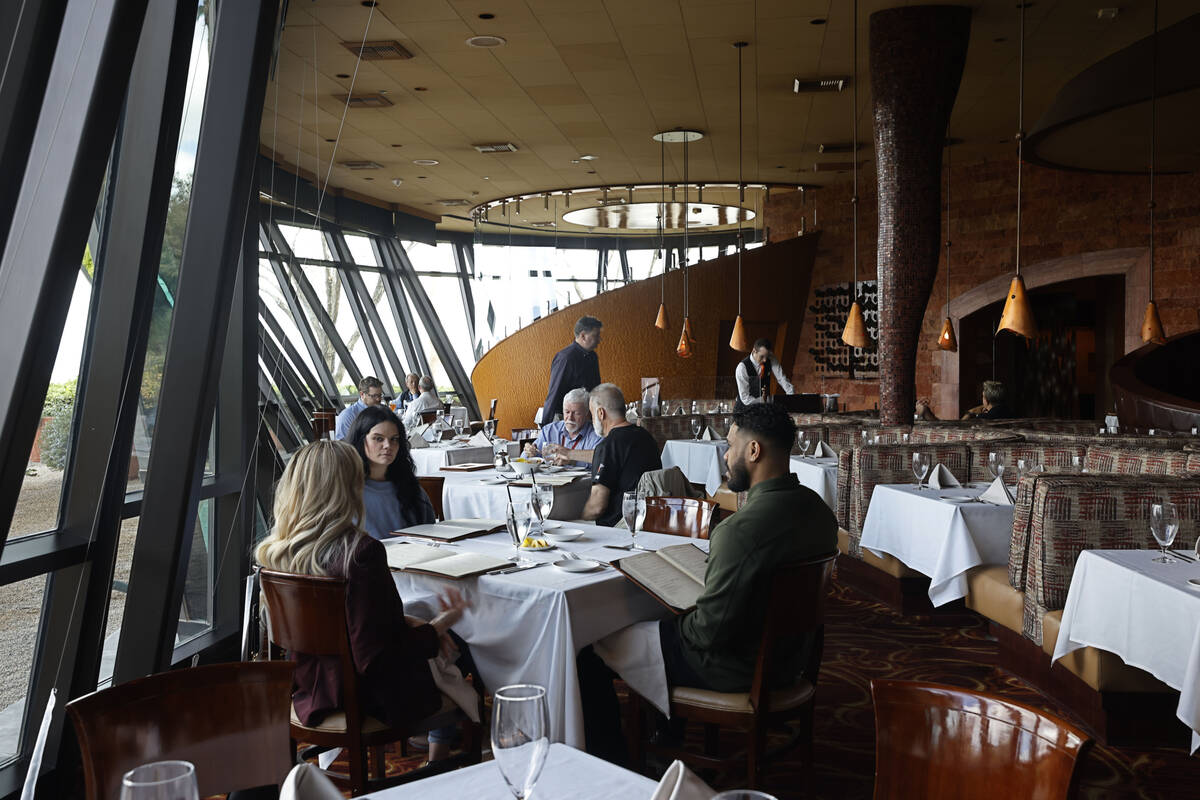 Customers eat lunch in the soaring glass-walled dining room of Panevino in Las Vegas. (Chitose ...