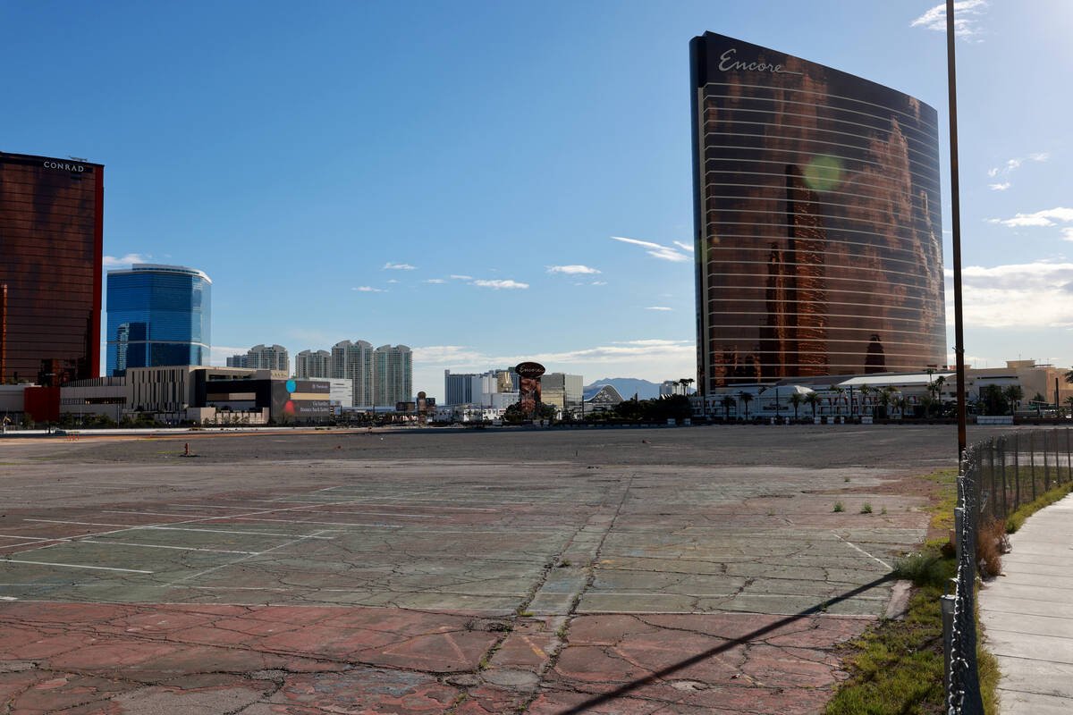 Remains of tennis courts are seen on the former New Frontier site at 3120 Las Vegas Blvd. South ...