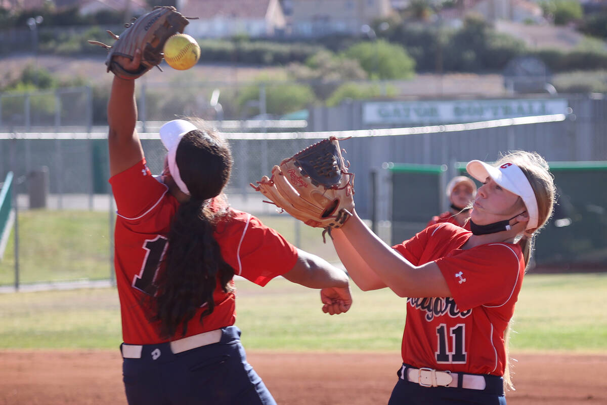 Coronado's Jasmyn Lara (15) and Kendall Selitzky (11) miss a fly ball for a Green Valley single ...