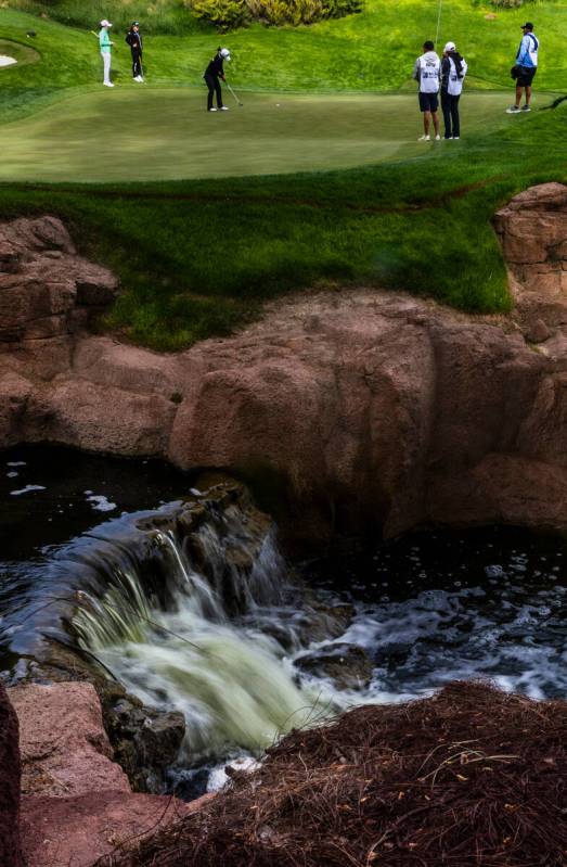 Sei Young Kim putts on hole #17 during the third day of the LPGA T-Mobile Match Play at Shadow ...