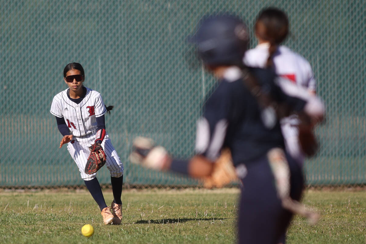 Liberty's Logan Sanford (14) prepares to catch a ground ball while Coronado sprints to second b ...