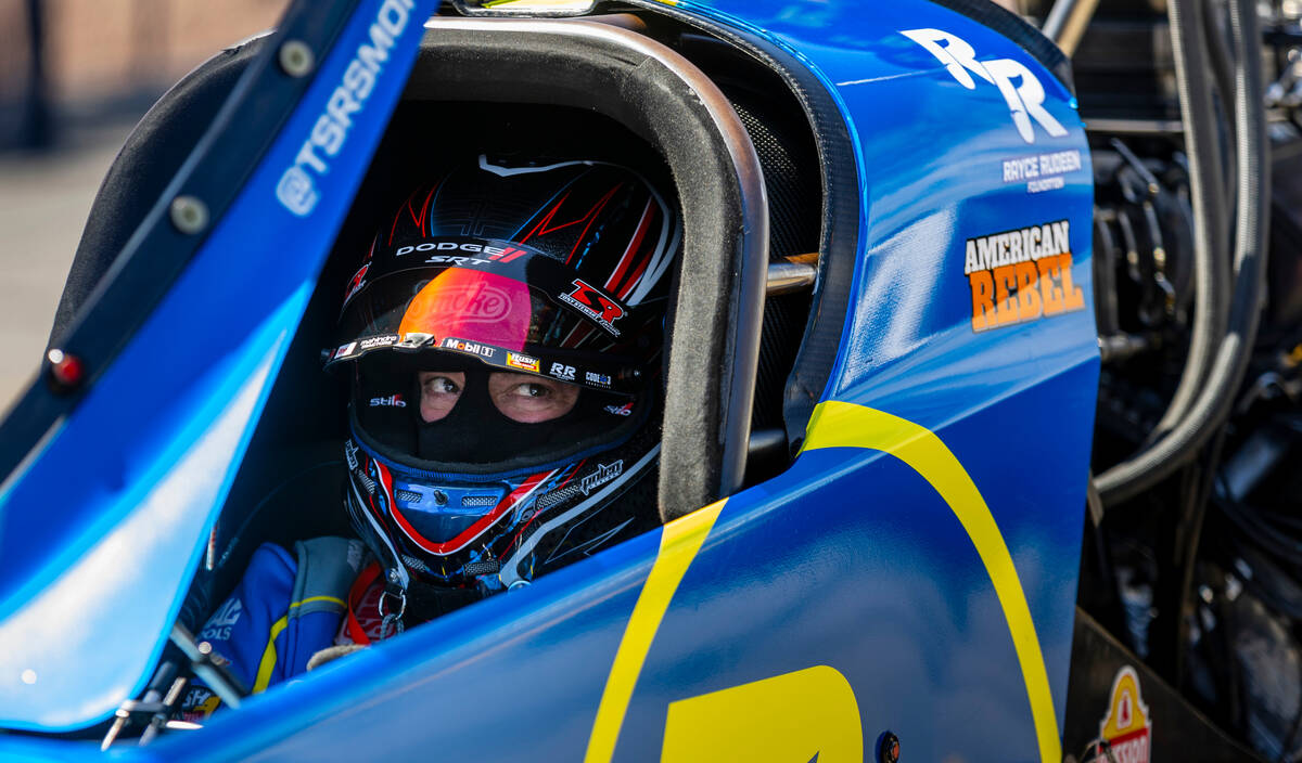 Top Fuel racer Tony Stewart awaits his first race during Day 1 of NHRA 4-Wide Nationals on &quo ...