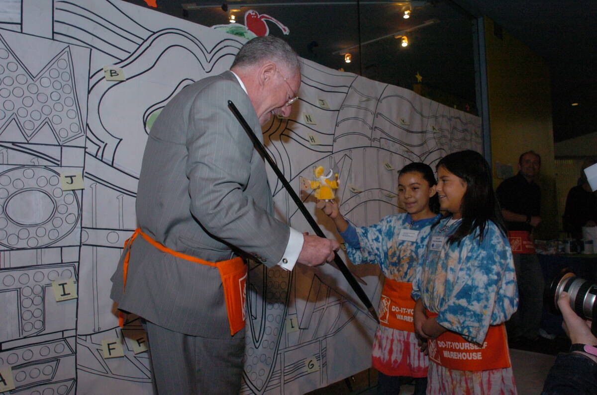 Mayor Oscar Goodman at the Lied Discovery Children's Museum on Oct. 19, 2004. (Las Vegas News ...