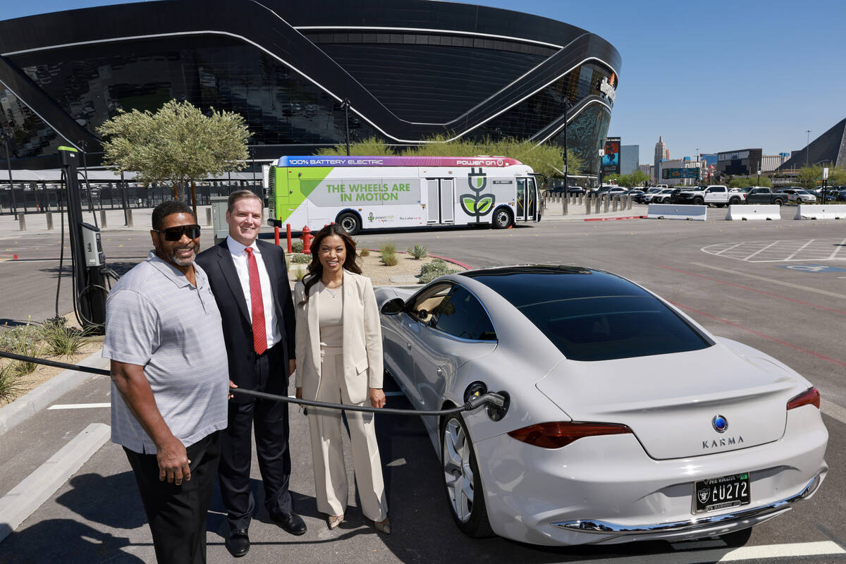 Raiders alumnus Napoleon McCallum, from left, NV Energy CEO Doug Cannon and Raiders president S ...