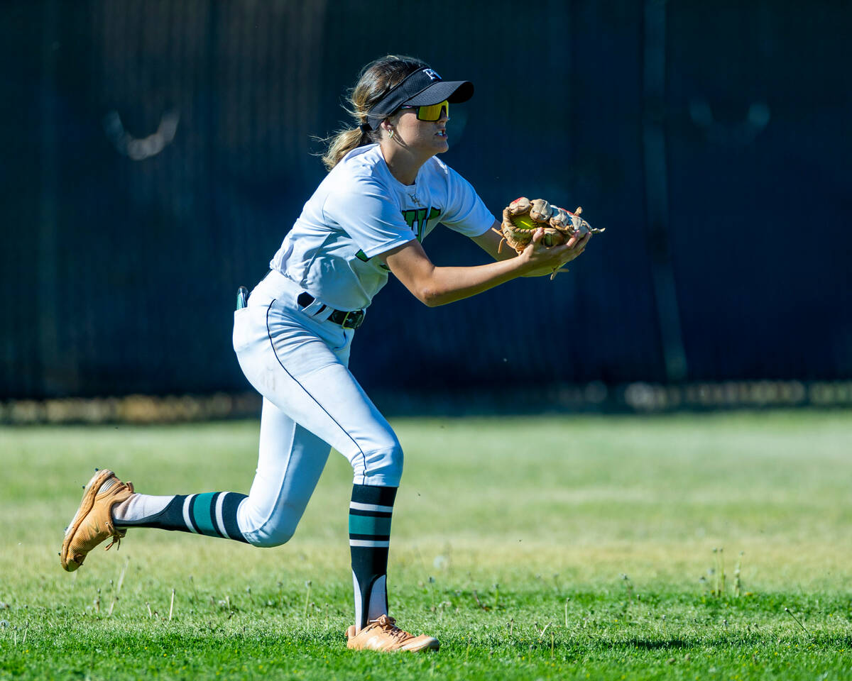 Palo Verde outfielder Sofi Quigley (1) sprints to make a grab on a short fly ball by a Centenni ...