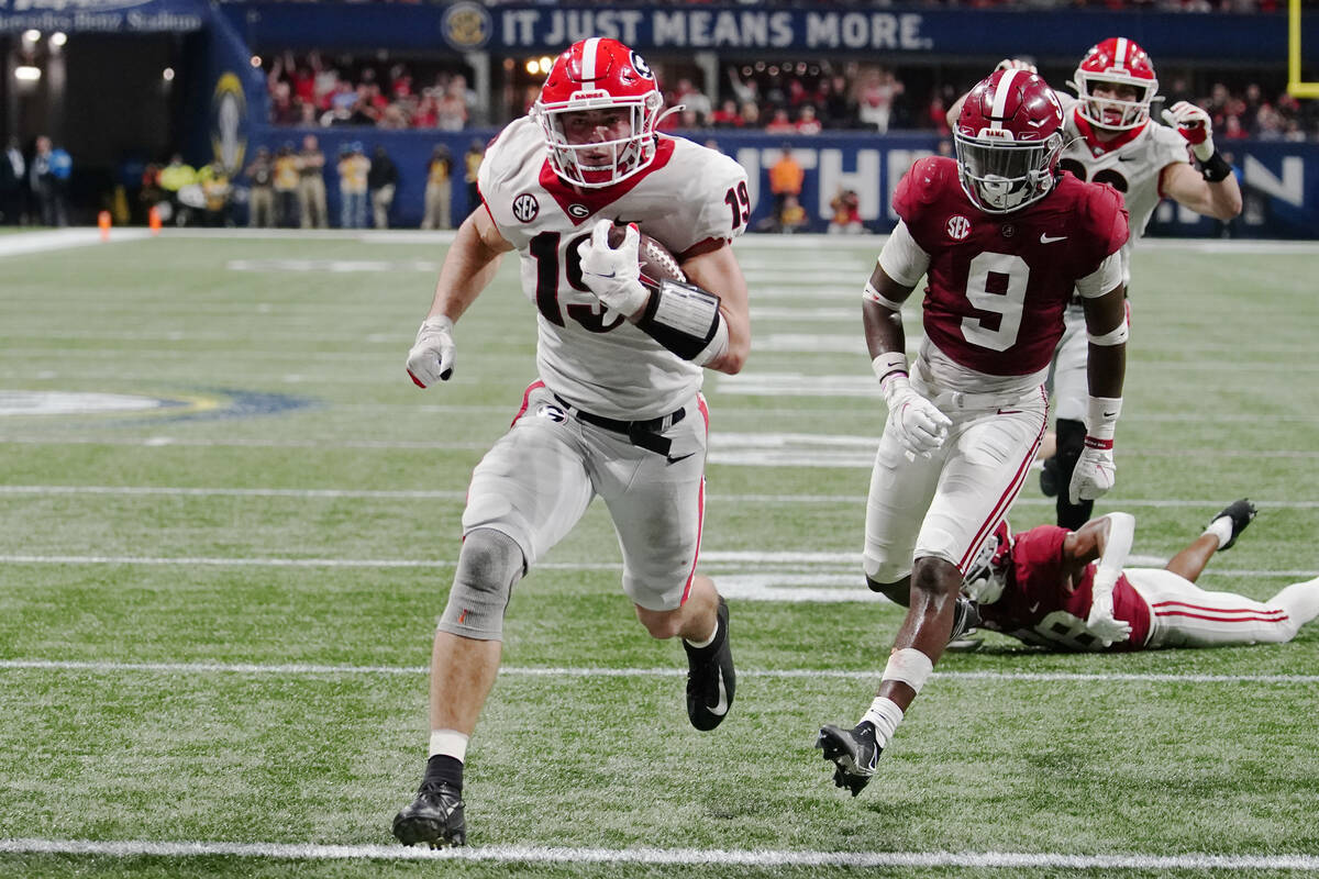 FILE - Georgia tight end Brock Bowers (19) runs into the end zone for a touchdown against Alaba ...